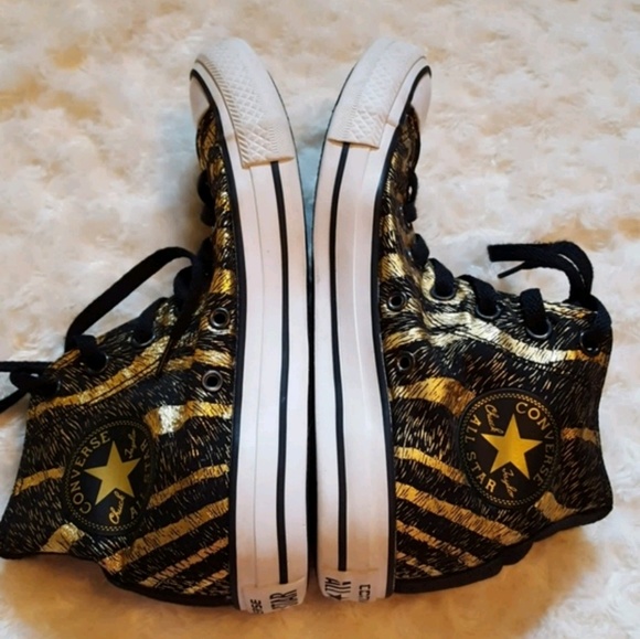 black and gold chuck taylors